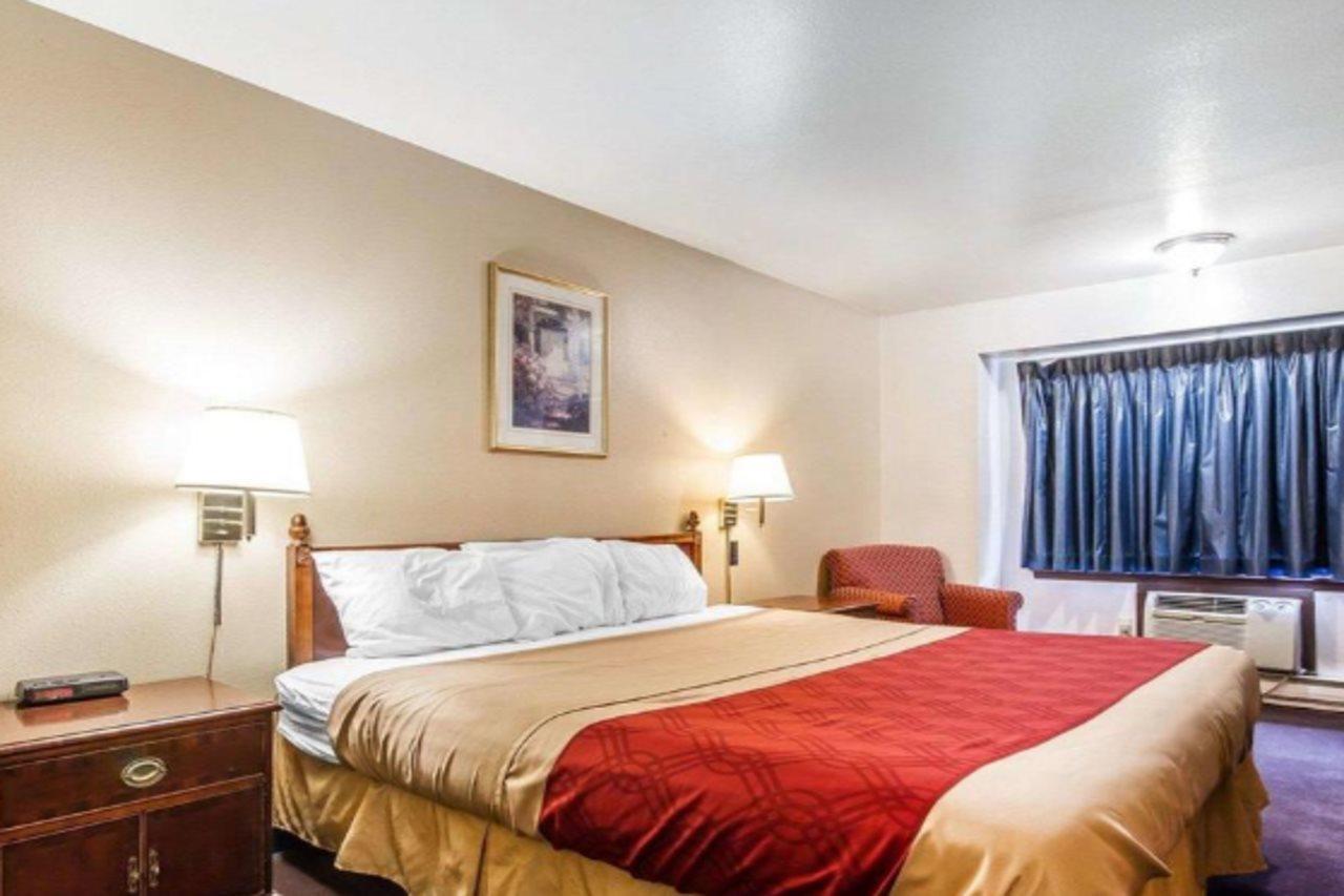 Rodeway Inn & Suites Madison East Εξωτερικό φωτογραφία
