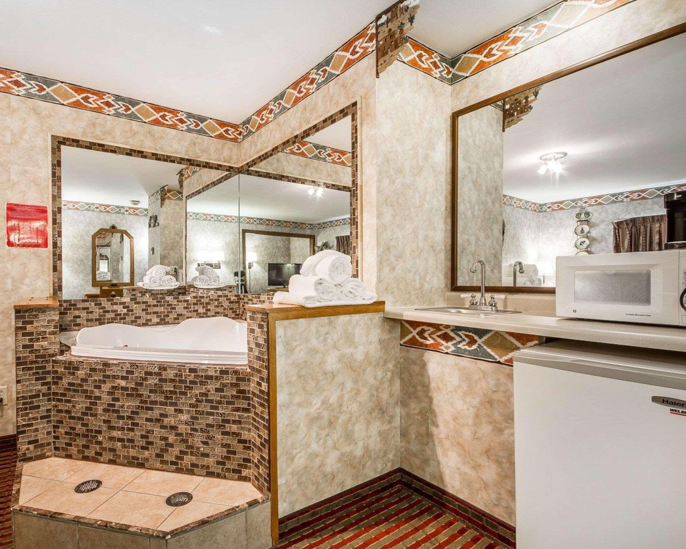 Rodeway Inn & Suites Madison East Εξωτερικό φωτογραφία