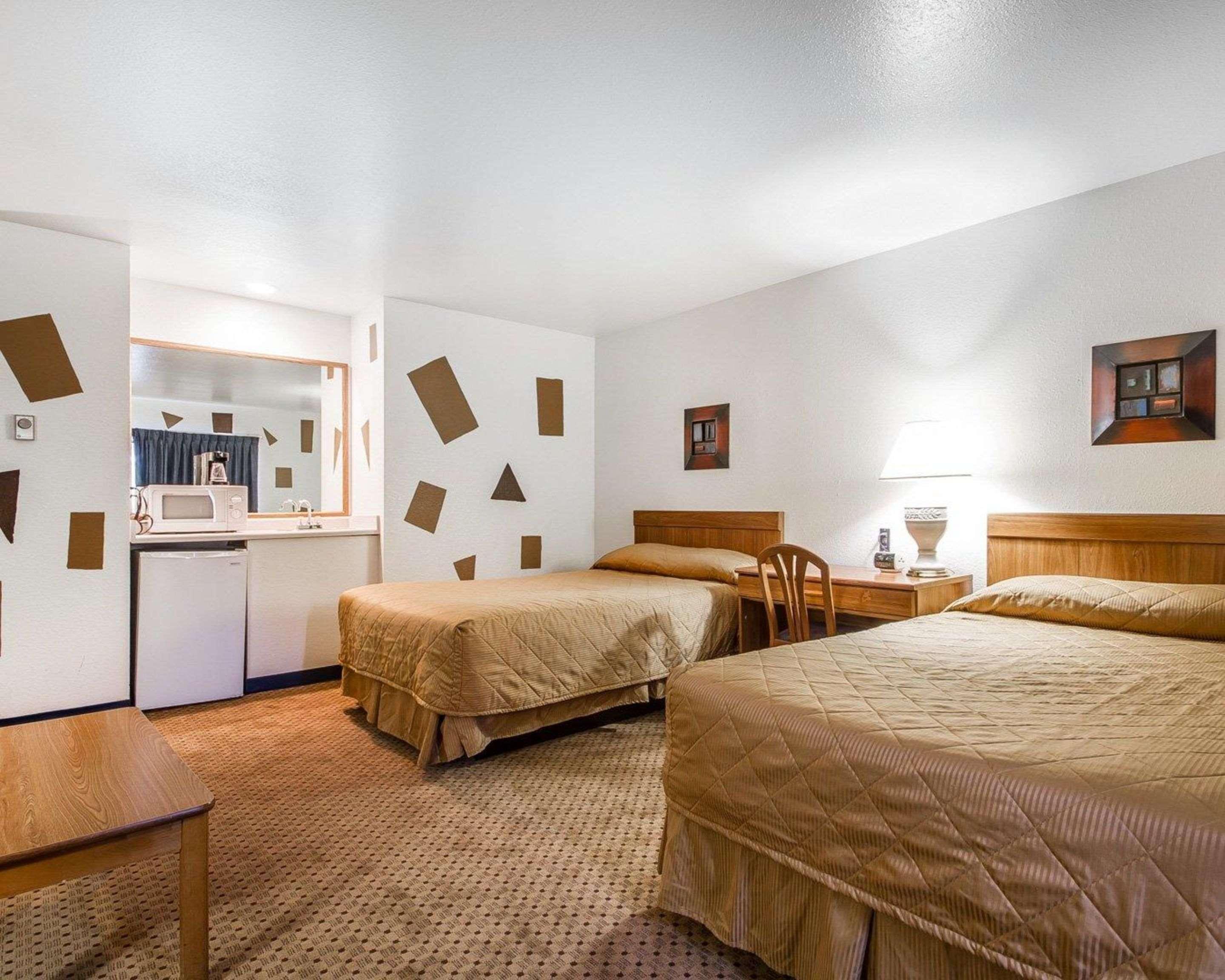 Rodeway Inn & Suites Madison East Εξωτερικό φωτογραφία