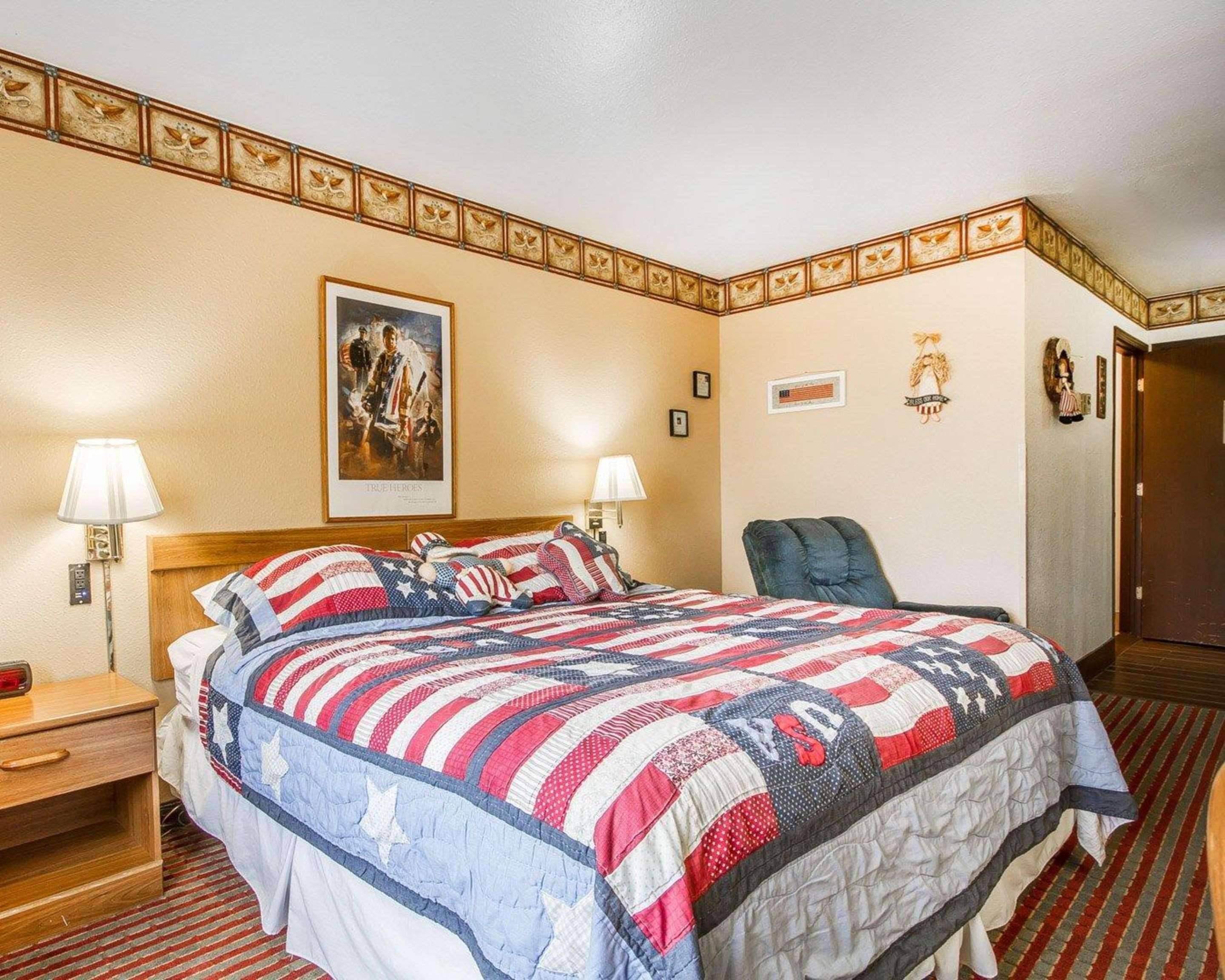 Rodeway Inn & Suites Madison East Εξωτερικό φωτογραφία