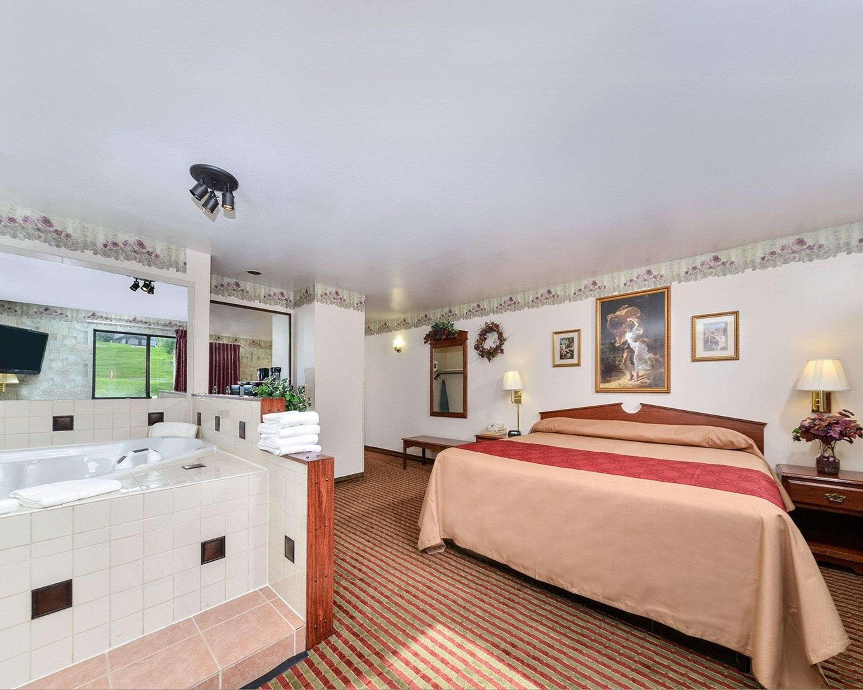 Rodeway Inn & Suites Madison East Εξωτερικό φωτογραφία