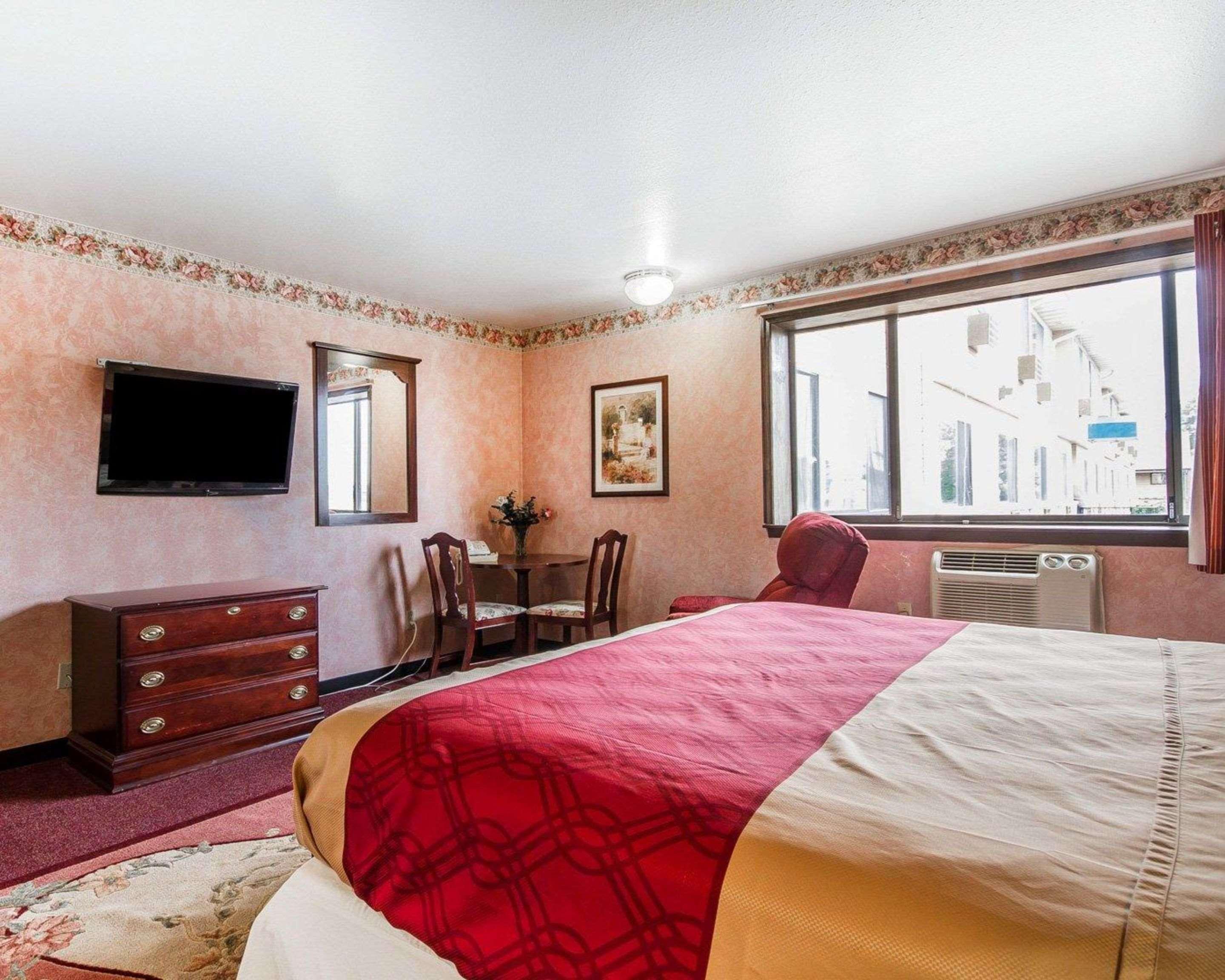 Rodeway Inn & Suites Madison East Εξωτερικό φωτογραφία