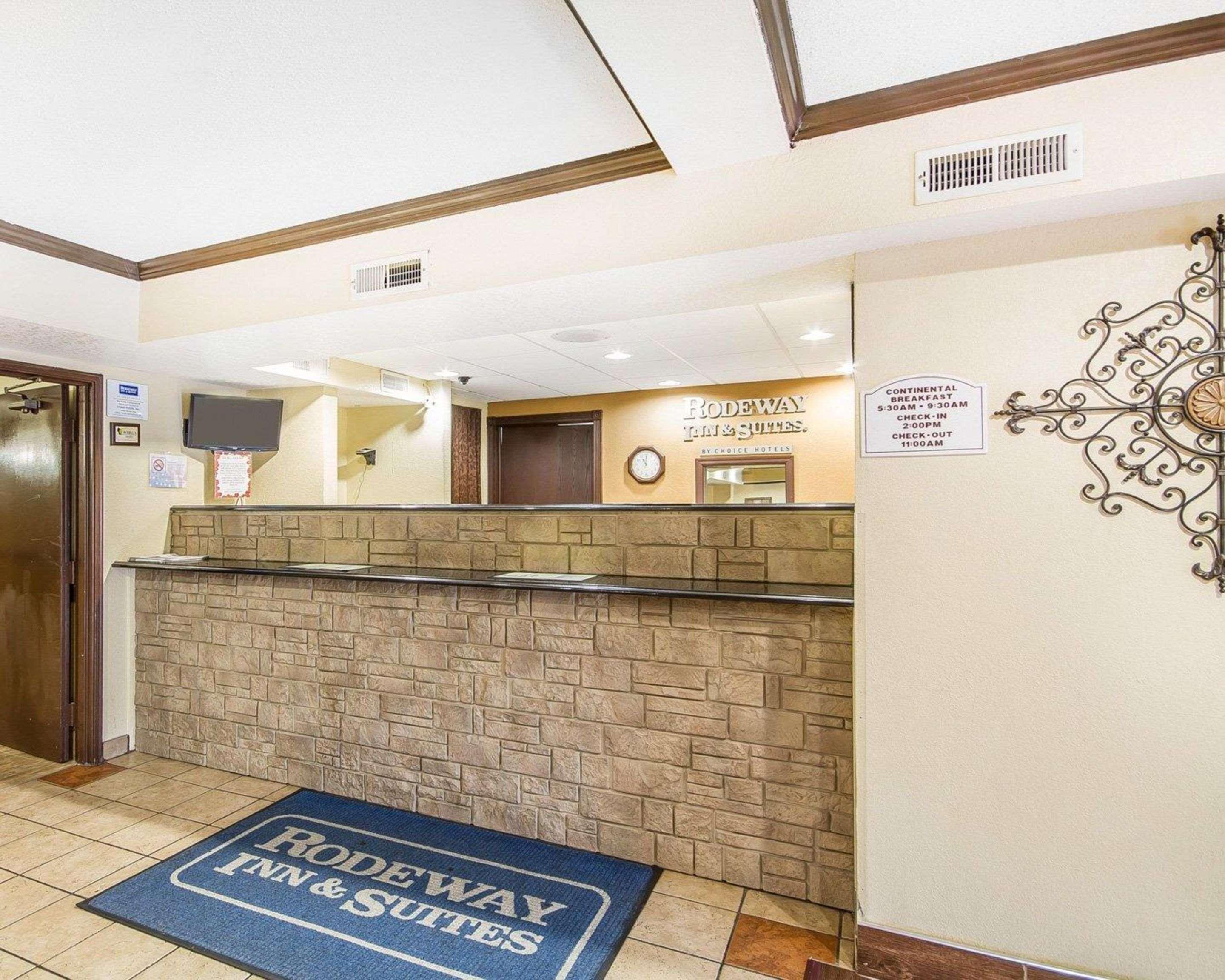Rodeway Inn & Suites Madison East Εξωτερικό φωτογραφία
