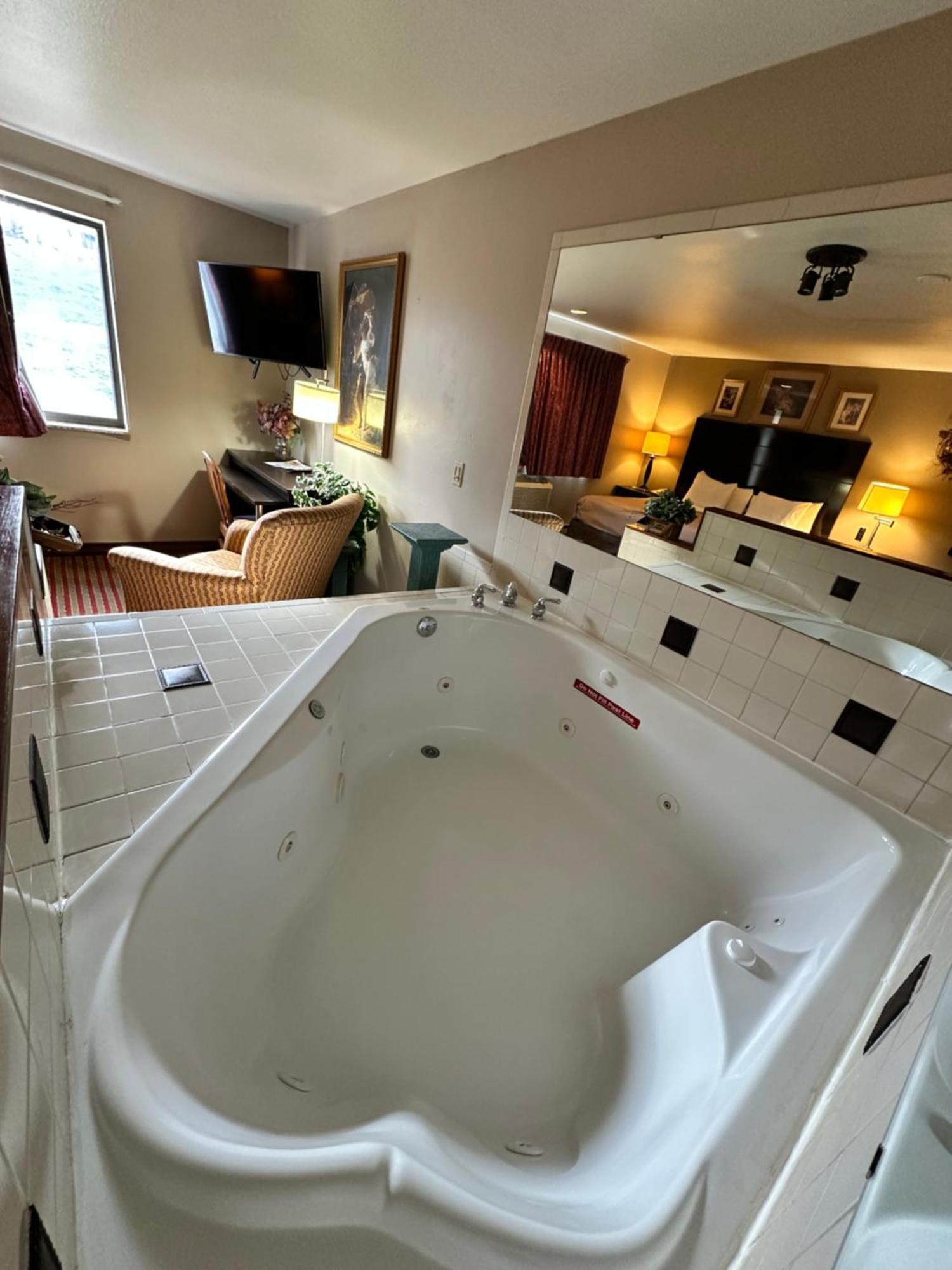 Rodeway Inn & Suites Madison East Εξωτερικό φωτογραφία