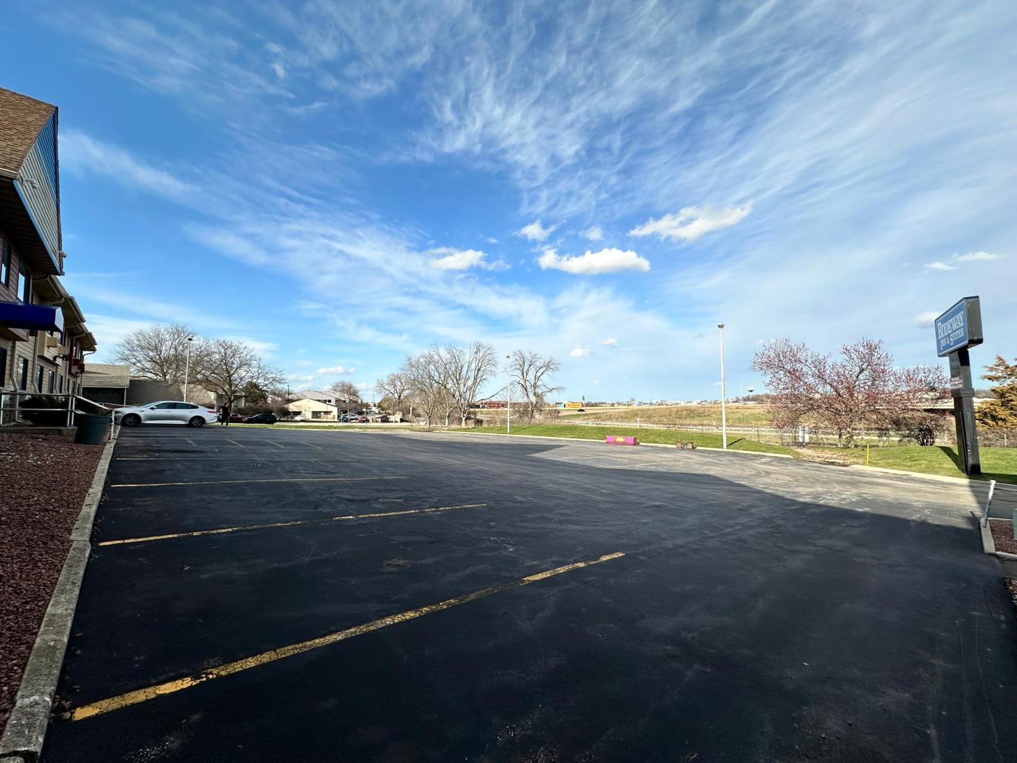 Rodeway Inn & Suites Madison East Εξωτερικό φωτογραφία