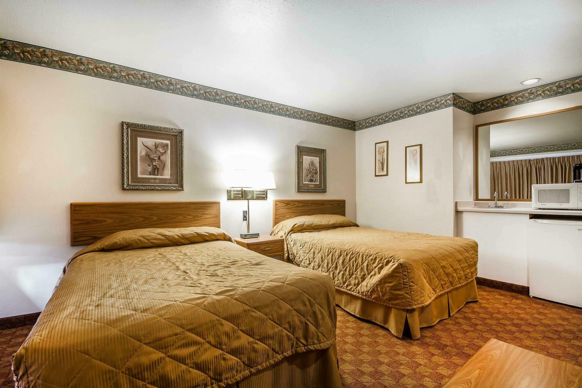 Rodeway Inn & Suites Madison East Εξωτερικό φωτογραφία